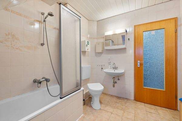 Badezimmer im Dachgeschoss