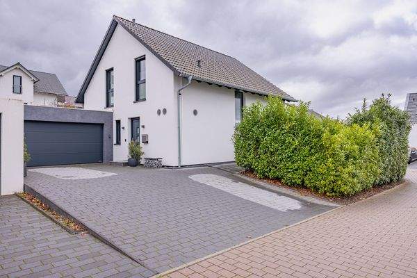 Ansicht Eingang / Garage