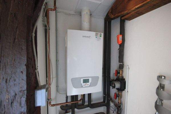 Heizungsanlage rechte Wohnung