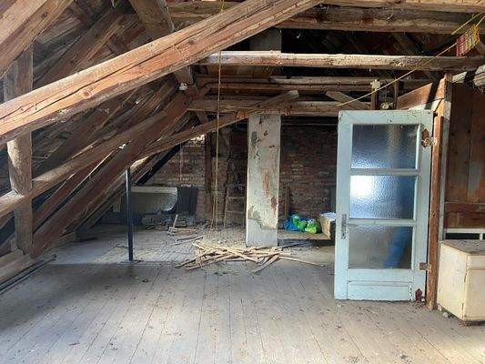 Wohnhaus Dachboden Bild 3