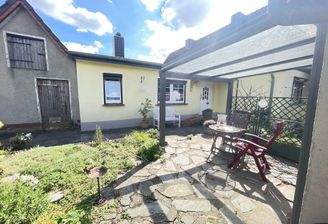 Eingangsbereich mit überdachter Terrasse