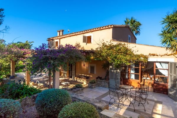 Romantische Finca mit traumhaften Garten und herrlichen Blick ins Tal nahe Manacor