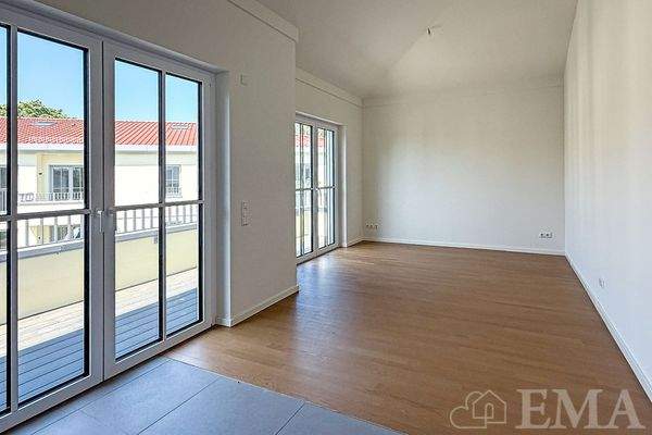 Wohnzimmer im Dachgeschoss mit Balkon