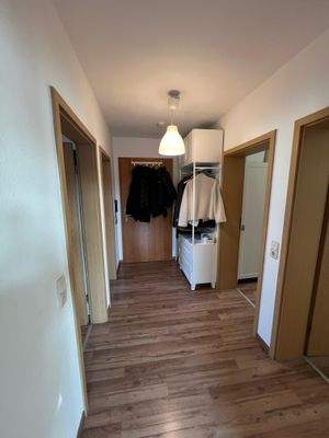 Flur Richtung Wohnungstüre