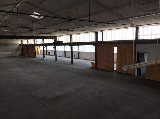 Sicht zur Nebenhalle 200m2