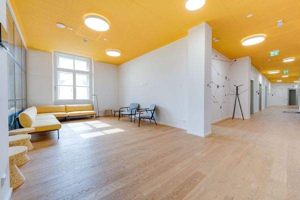 1. OG - Wartebereich / Empfang