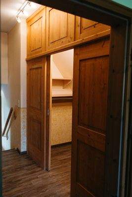 Kleiderschrank-begehbar-oben-21 - Kopie.jpg