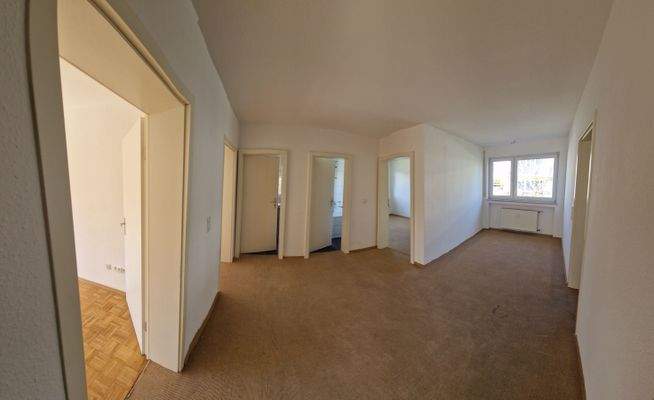 Diele mit Blick in Richtung Wohnzimmer, Schlafzimmer, WC, Badezimmer, Kinderzimmer, Esszimmer und Küche 