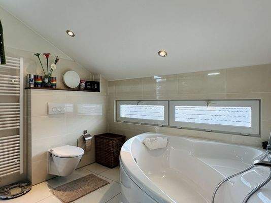 Badezimmer im Obergeschoss