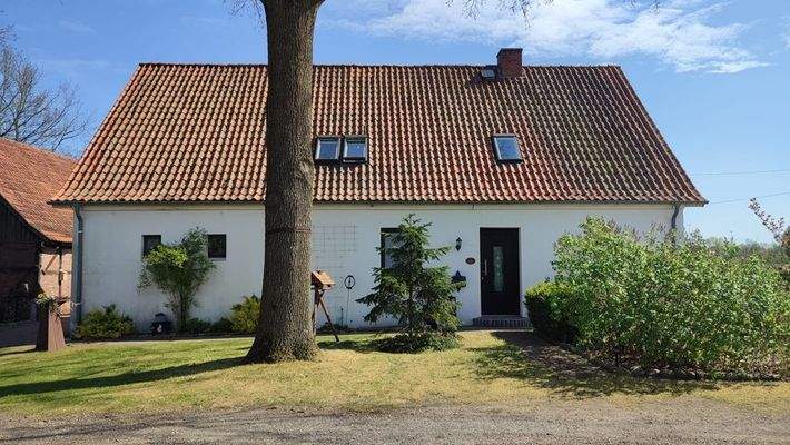 Seitenansicht mit Eingang