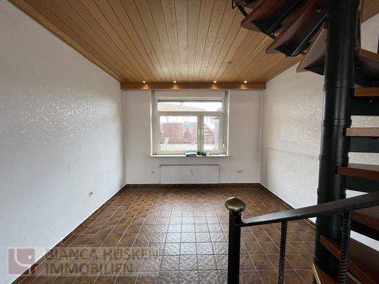 1. OG innenliegende Treppe