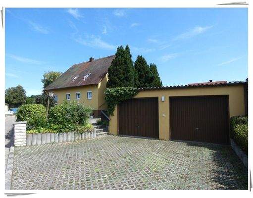 Ansicht Rückseite mit Doppelgarage