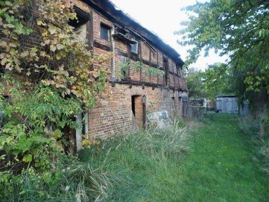 Scheune u. Holzschuppen