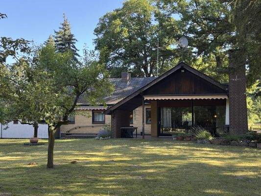 Ansicht vom Garten Richtung Terrasse