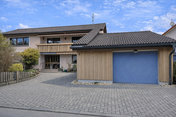 Gebäudeansicht Spiegelgleiche EG + OG Wohnung mit 