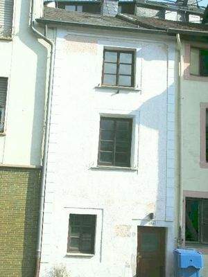 schmale hohe Hausstruktur