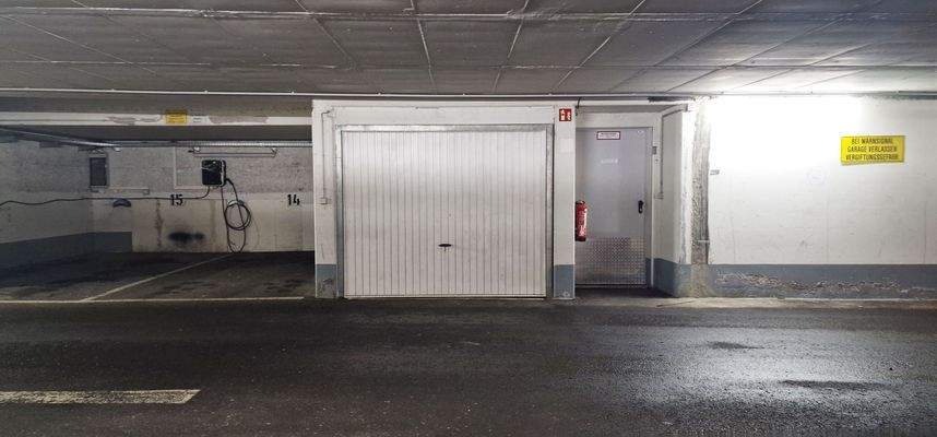 Doppelgarage mit eigenem Tor