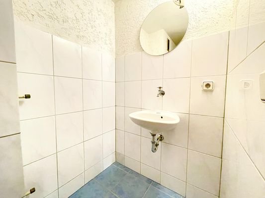 separates WC