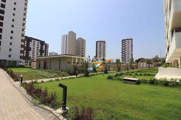 Stylish Apartment Within Walking Distance to the Sea in Tece Mersin