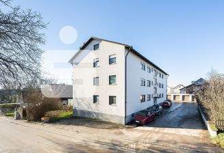 Hausansicht - Hofeinfahrt