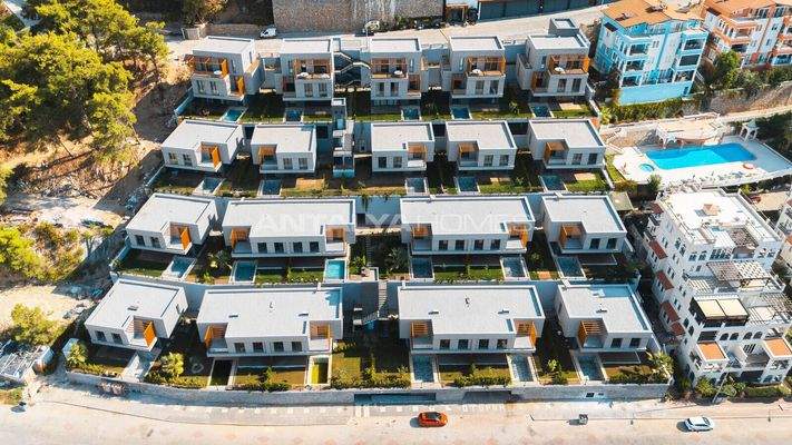 Luxe Detached Houses Within Walking Distance of the Sea in Alanya