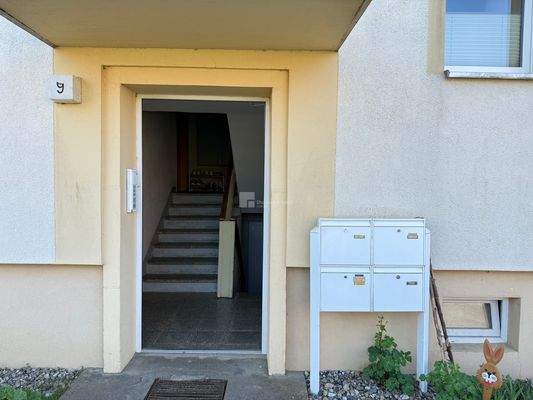 Der Hauseingang Nr. 9