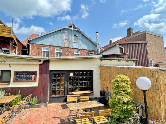 Rückansicht mit Biergarten