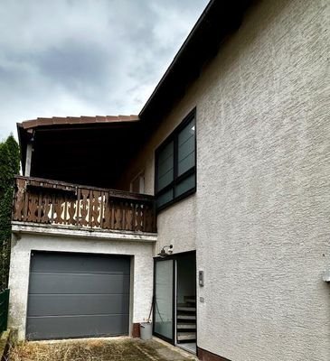 Garage und Balkon