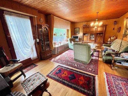 Wohnbereich mit Balkonzugang