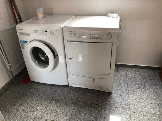 Waschmaschine und Trockner OG