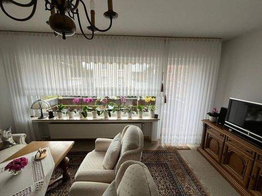 Wohnzimmer mit Balkonzugang