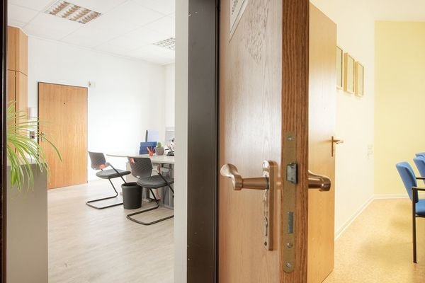 Aufenthaltsraum und Büro EG