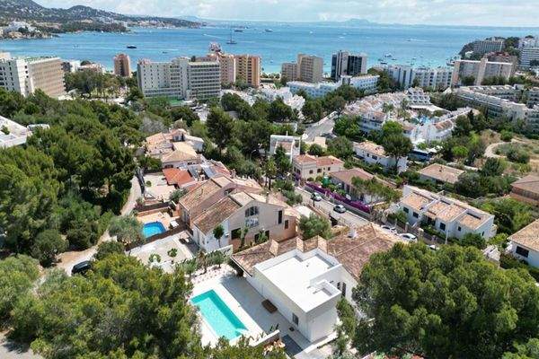 Moderne Villa in Palmanova mit Meerblick