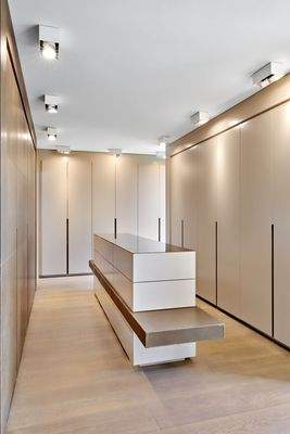 Großzügige Ankleide