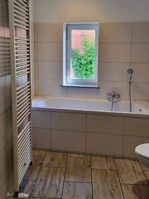 neues Wannenbad im OG