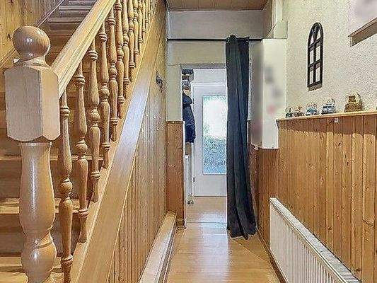Flur mit Treppenaufgang_2