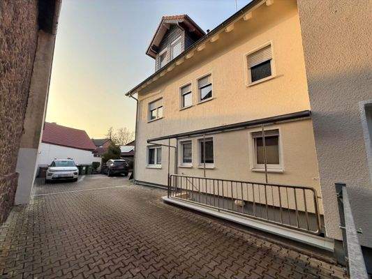 Zufahrt und Kellerzugang