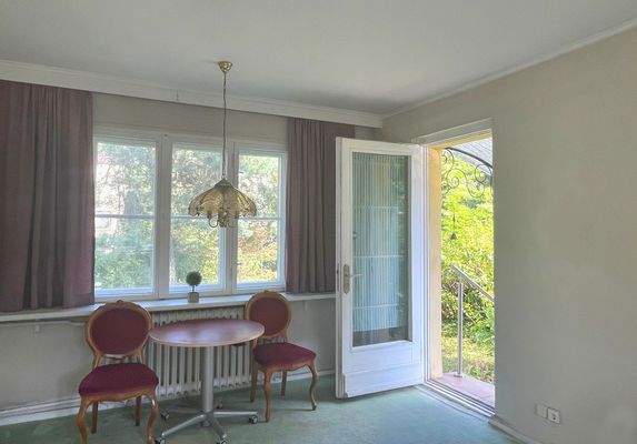 Blick ins Wohnzimmer li.