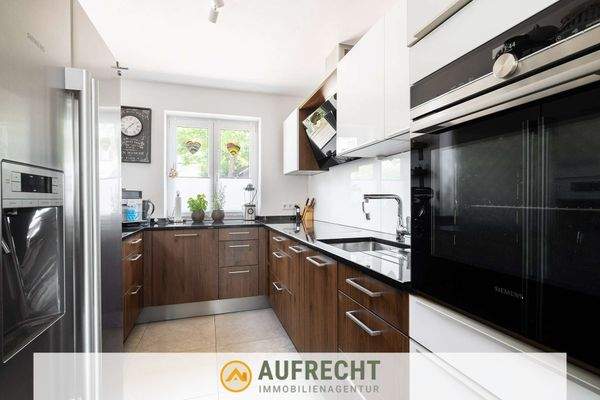 gepflegte Einbauküche 