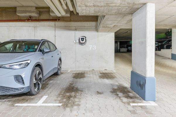  Parkplatz mit Ladevorrichtung