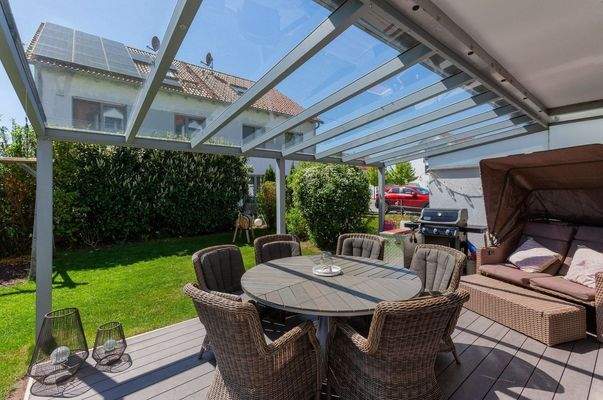 Überdachte Terrasse m. Markise