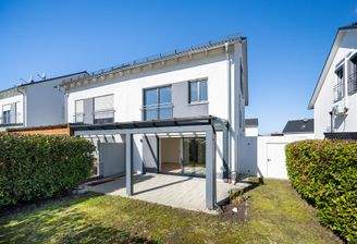 Blick aufs Haus und Terrasse