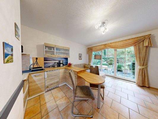 Wohn- und Essbereich Wohnung 2 mit Zugang zur Sonnenterrasse im Erdgeschoss