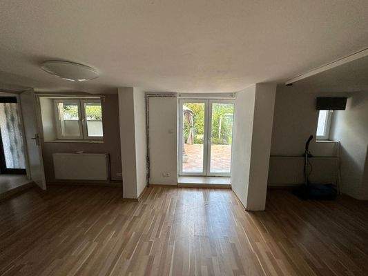 EFH Schlafzimmer mit Zugang zur Terrasse 2