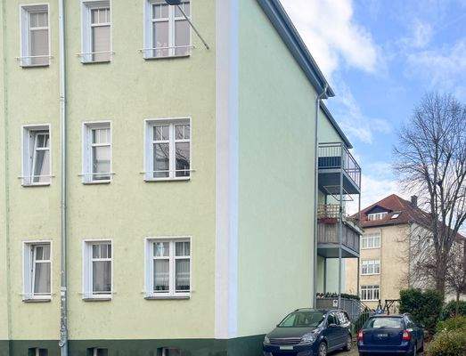 Hausansicht mit Stellplatz