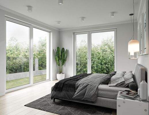 Schönes Schlafzimmer mit Bodentiefenfenstern
