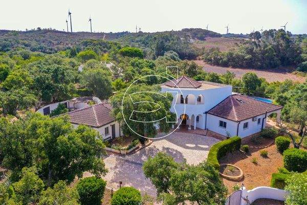 Großzügiges Anwesen