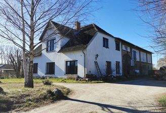 Das Haus von der Auffahrt gesehen