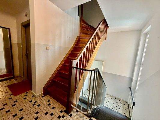 Treppenhaus 2.OG/Bodenverschläge