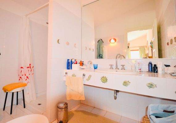 Bad sep.Gästezimer.JPG